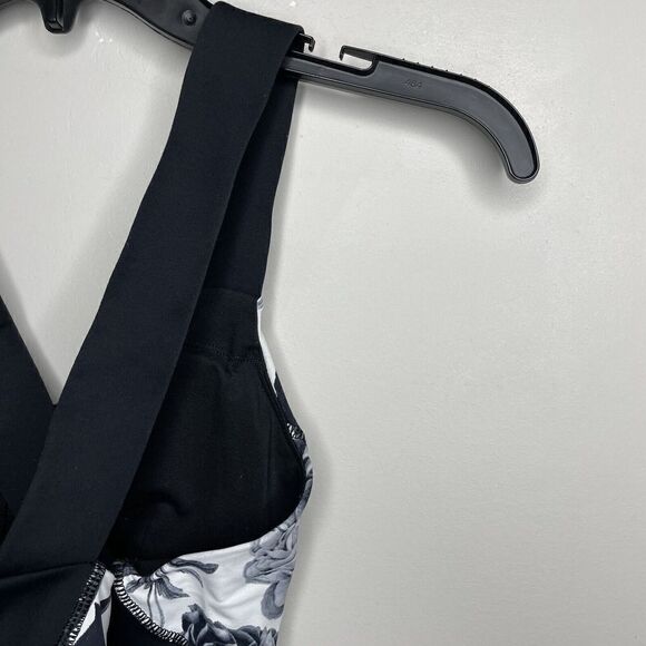 LULULEMON Womens Black Floral Crossback Tank Top Brisk Bloom Built-In Bra Yoga 4 - Picture 7 of 10